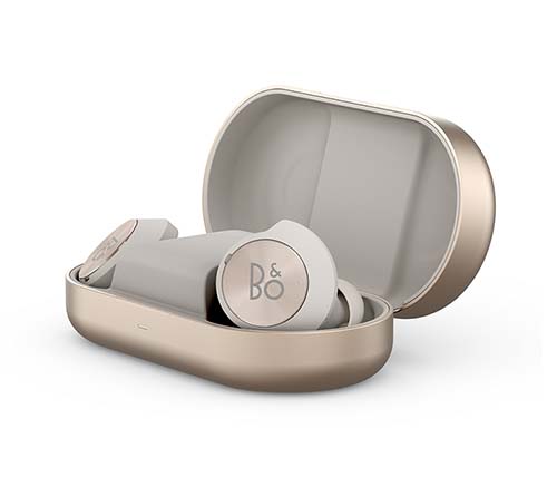 אוזניות אלחוטיות B&O Beoplay EQ Bluetooth עם מיקרופון בצבע Sand הכוללות כיסוי טעינה התומך טעינה אלחוטית